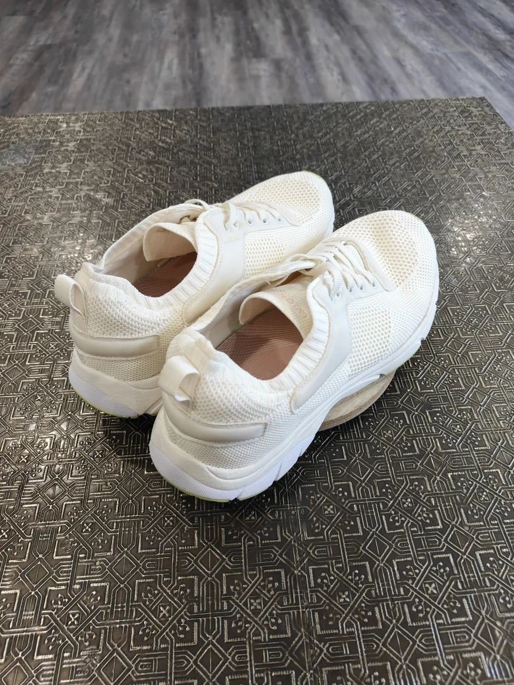 Vionic Endure Athletic Shoes In Marshmallow Color Size 9.5